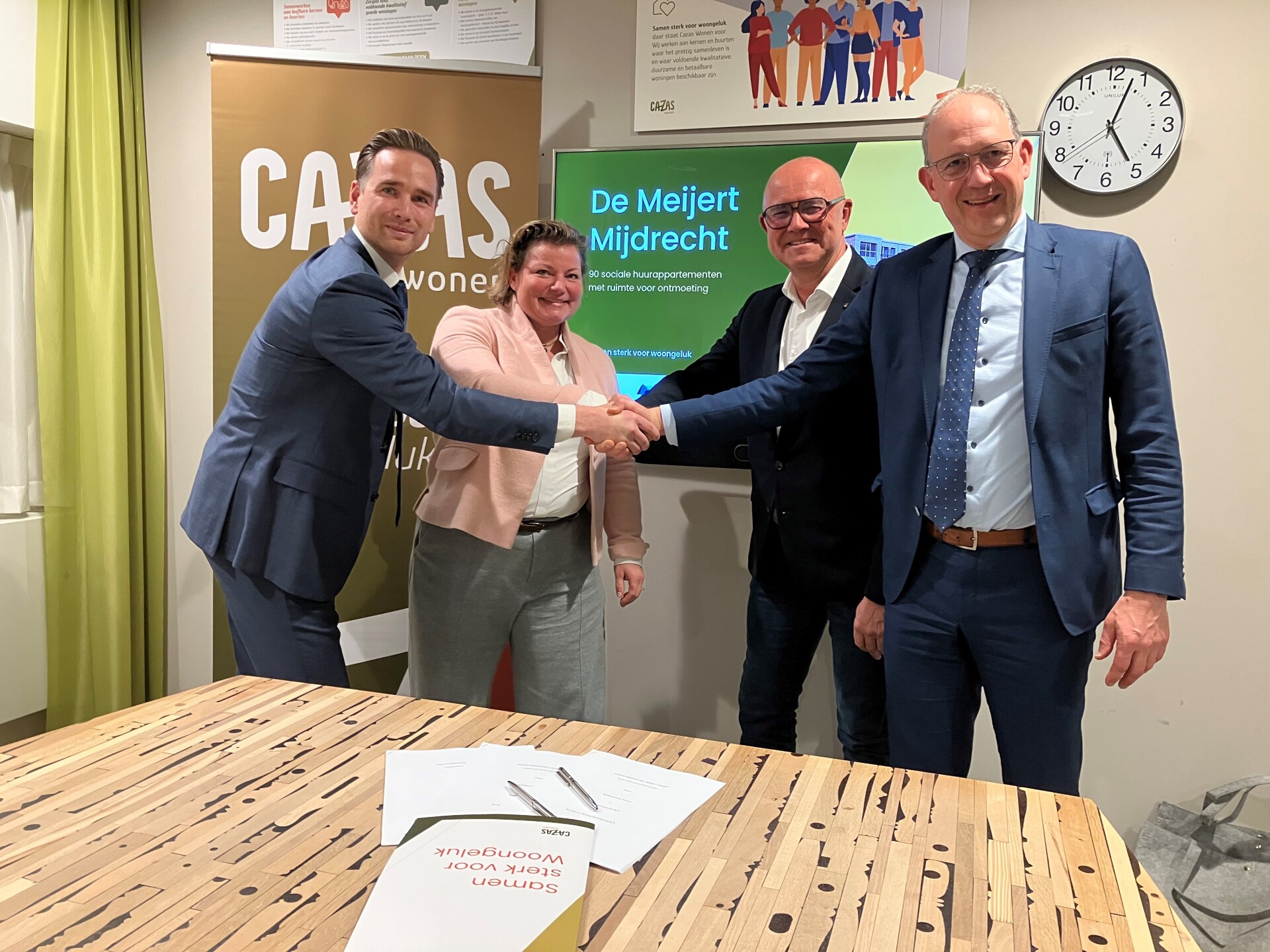 Contractondertekening De Meijert Mijdrecht De Vries en Verburg Burgland Real Estate Cazas Wonen